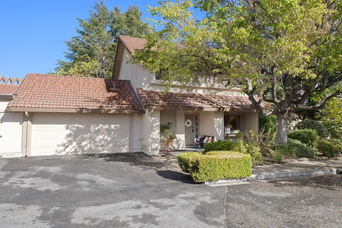 Küche; küchengeräte, holzboden, tageslicht, moderner stil