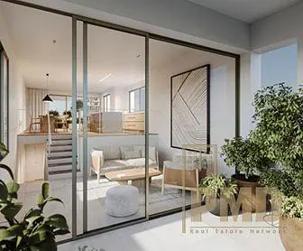 Cocina; electrodomésticos, suelo de madera, luz natural, estilo moderno