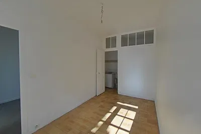 Küche; küchengeräte, holzboden, tageslicht, moderner stil