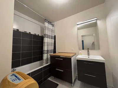 Küche; küchengeräte, holzboden, tageslicht, moderner stil