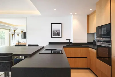 Küche; küchengeräte, holzboden, tageslicht, moderner stil