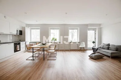 Küche; küchengeräte, holzboden, tageslicht, moderner stil
