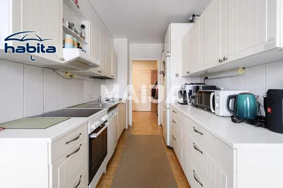 Keuken; keukenapparatuur, houten vloer, natuurlijk licht, moderne stijl