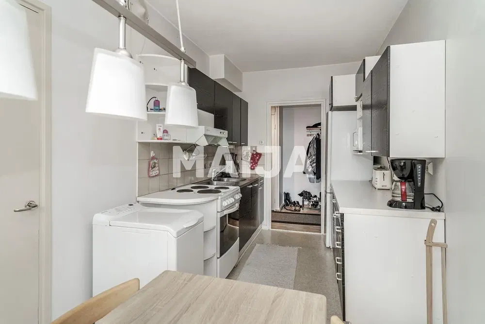 Cuisine; électroménager, parquet, lumière naturelle, style moderne