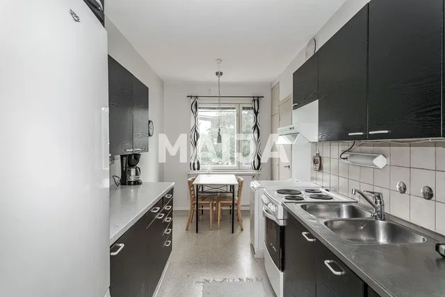 Living room; wood floor, natural light, modern style