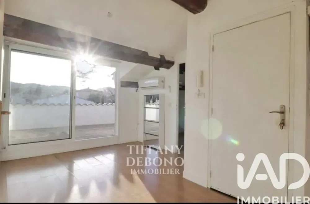 Cuisine; électroménager, parquet, lumière naturelle, style moderne