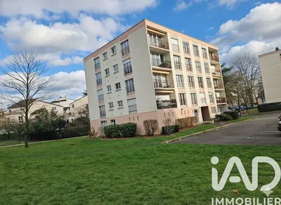 Cuisine; électroménager, parquet, lumière naturelle, style moderne