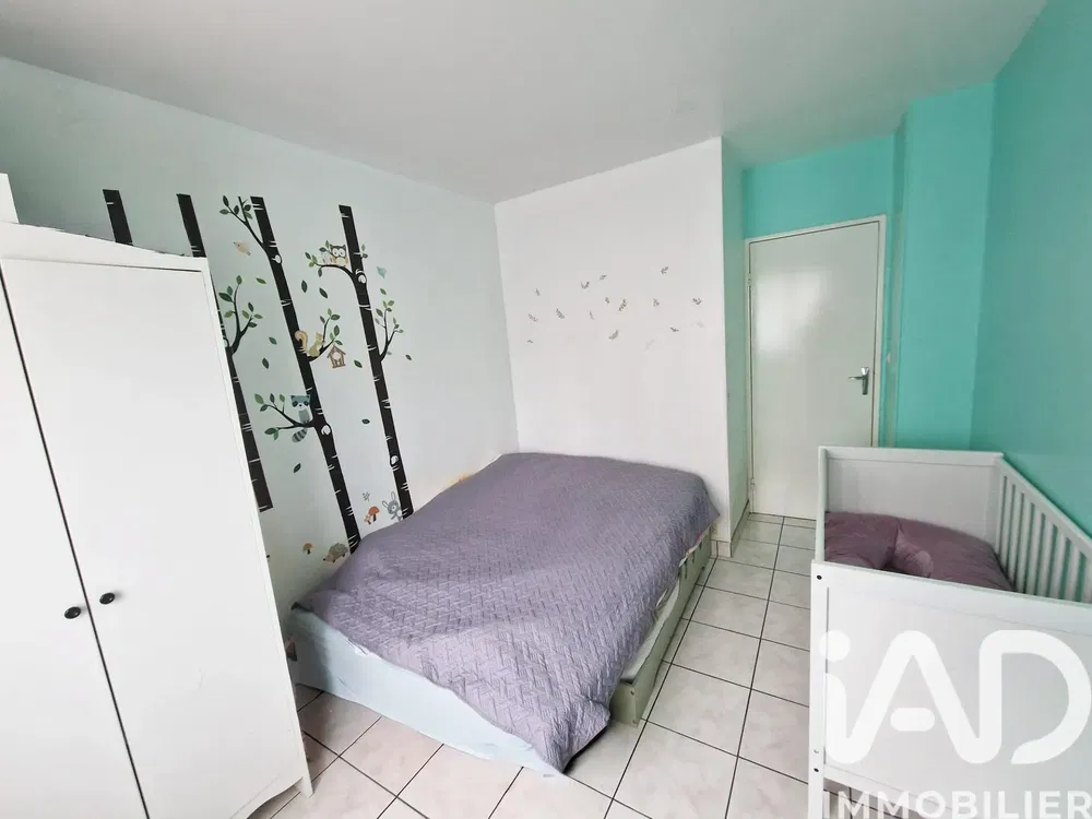 Cuisine; électroménager, parquet, lumière naturelle, style moderne