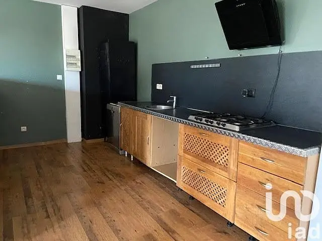 Küche; küchengeräte, holzboden, tageslicht, moderner stil