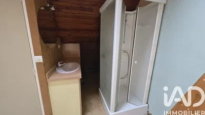 Κουζίνα; συσκευές κουζίνας, ξύλινο πάτωμα, φυσικό φως, μοντέρνο στυλ