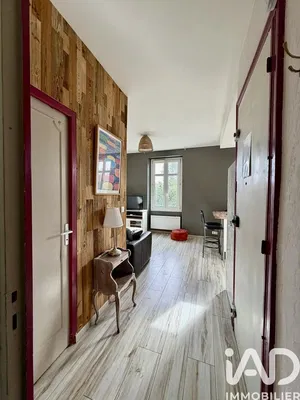 Küche; küchengeräte, holzboden, tageslicht, moderner stil