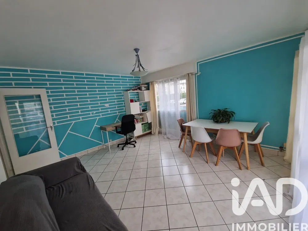 Cuisine; électroménager, parquet, lumière naturelle, style moderne