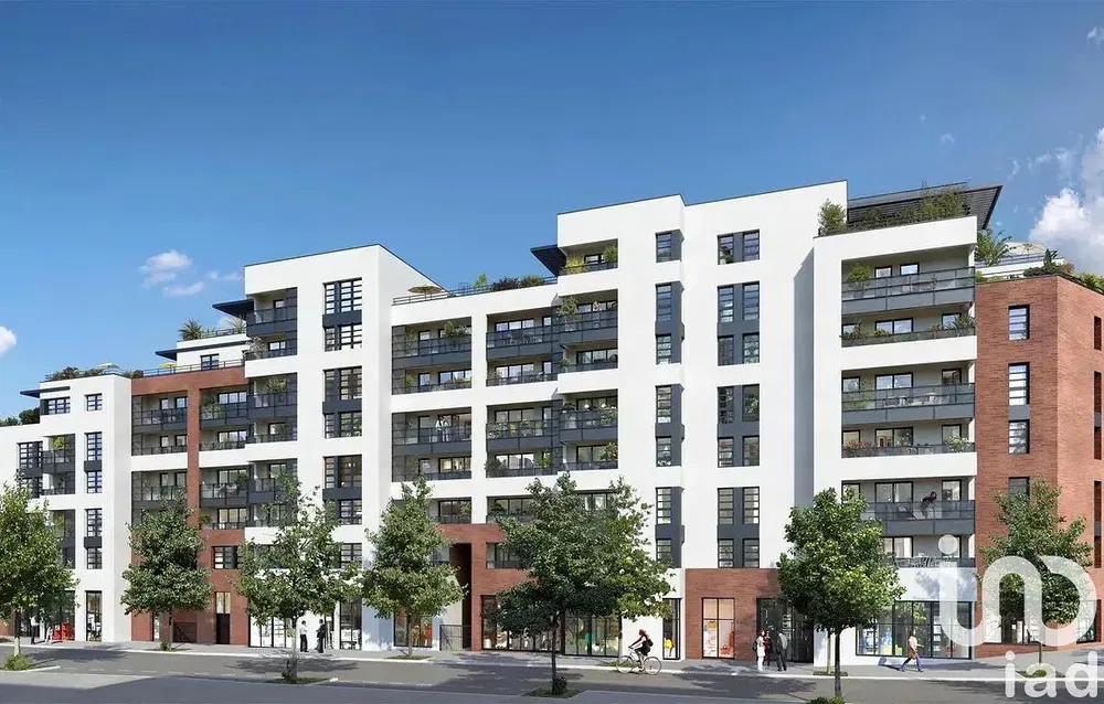 Kuhinja; kuhinjski aparati, drveni pod, prirodno svjetlo, moderni stil