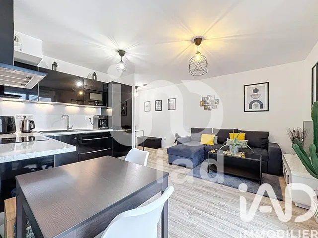 Küche; küchengeräte, holzboden, tageslicht, moderner stil