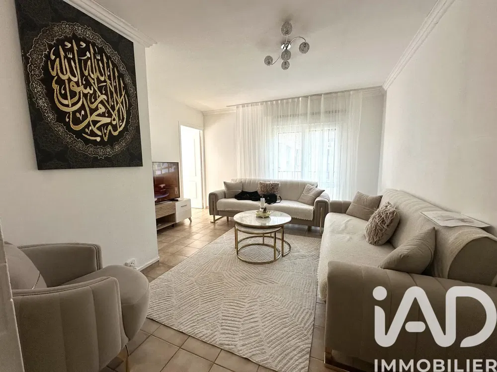 Küche; küchengeräte, holzboden, tageslicht, moderner stil