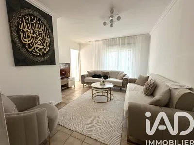 Küche; küchengeräte, holzboden, tageslicht, moderner stil