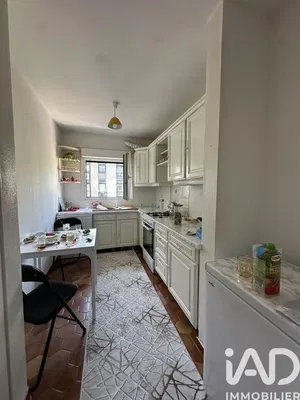 Küche; küchengeräte, fliesenboden, tageslicht, moderner stil