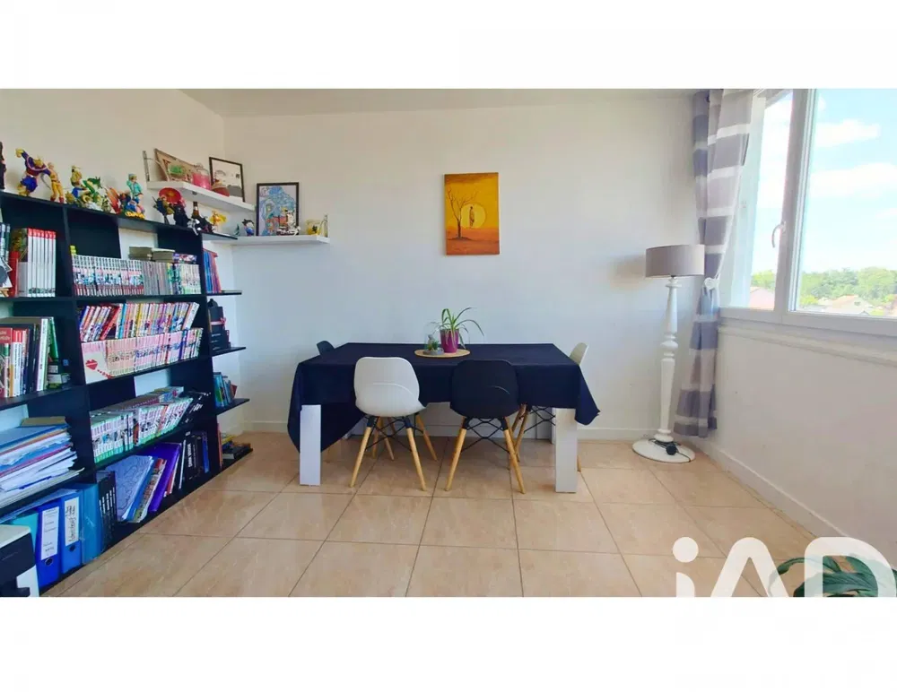 Cuisine; électroménager, parquet, lumière naturelle, style moderne