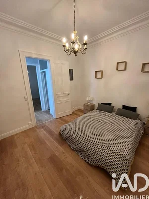 Küche; küchengeräte, holzboden, tageslicht, moderner stil