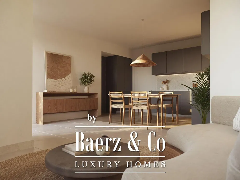 Κουζίνα; συσκευές κουζίνας, ξύλινο πάτωμα, φυσικό φως, μοντέρνο στυλ