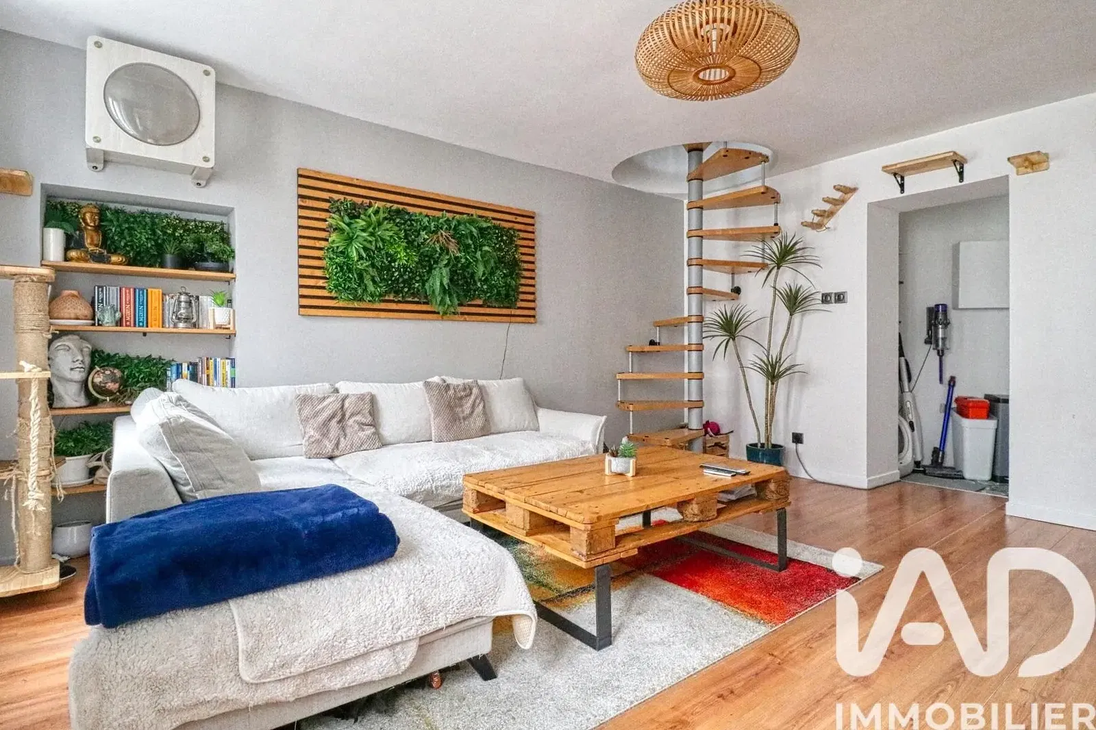 Cuisine; électroménager, parquet, lumière naturelle, style moderne