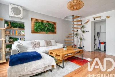 Cuisine; électroménager, parquet, lumière naturelle, style moderne