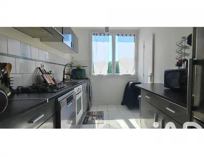 Cuisine; électroménager, parquet, lumière naturelle, style moderne