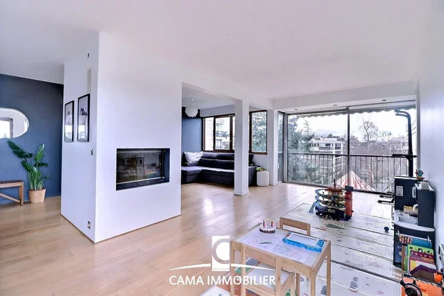 مطبخ; أجهزة المطبخ, أرضية خشبية, ضوء طبيعي, أسلوب عصري