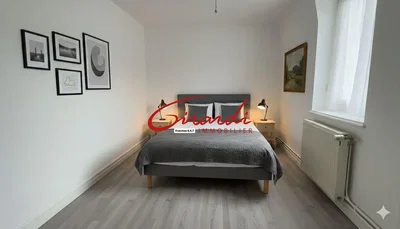 Cocina; electrodomésticos, suelo de madera, luz natural, estilo moderno