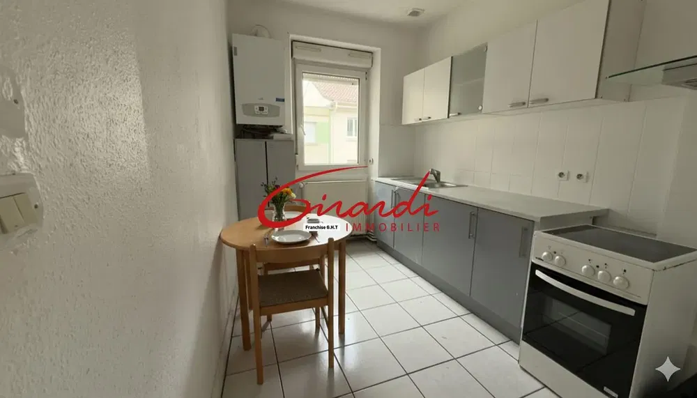 Cuisine; électroménager, parquet, lumière naturelle, style moderne