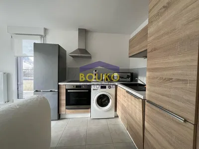 Küche; küchengeräte, holzboden, tageslicht, moderner stil