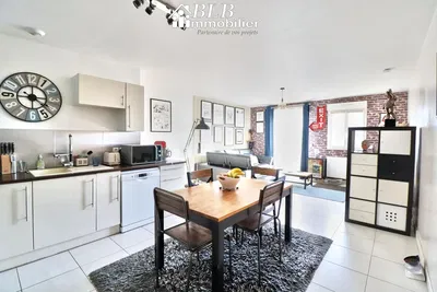 Cuisine; électroménager, parquet, lumière naturelle, style moderne