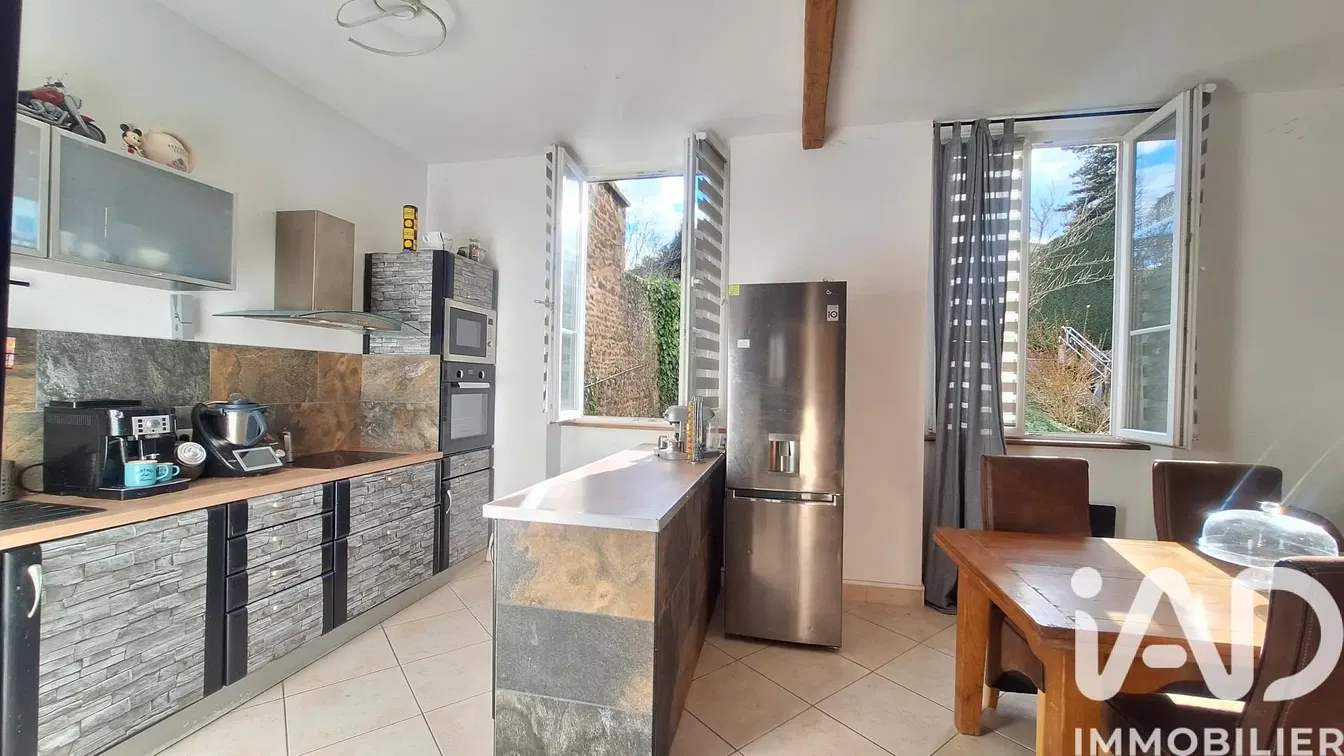 Küche; küchengeräte, holzboden, tageslicht, moderner stil