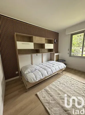 Κουζίνα; συσκευές κουζίνας, πλακάκια, φυσικό φως, μοντέρνο στυλ