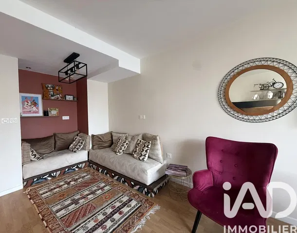 Cuisine; électroménager, parquet, lumière naturelle, style moderne