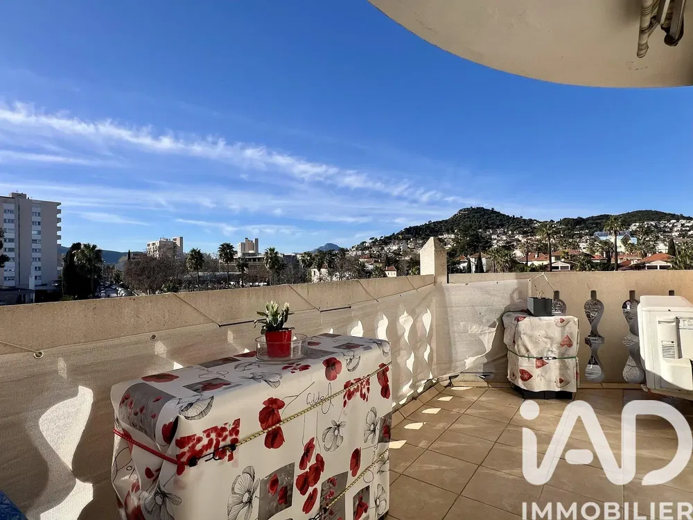 Cuisine; électroménager, parquet, lumière naturelle, style moderne