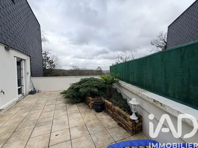 Cuisine; électroménager, parquet, lumière naturelle, style moderne