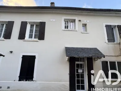 Cuisine; électroménager, parquet, lumière naturelle, style moderne