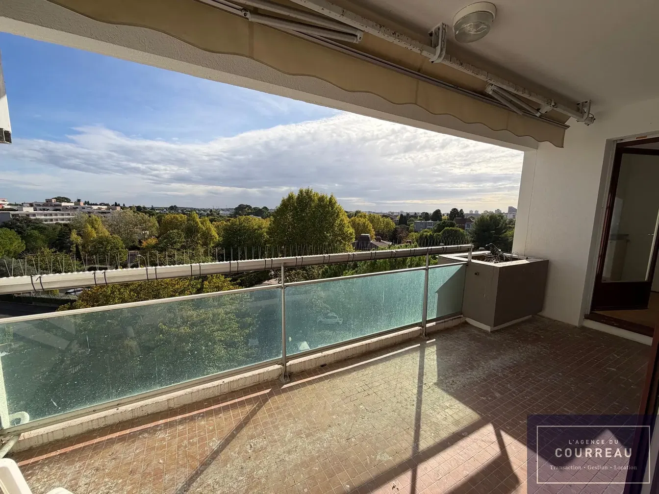 Kitchen; kitchen appliances, wood floor, natural light, modern style
