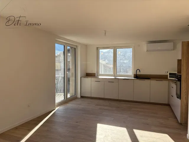 Küche; küchengeräte, fliesenboden, tageslicht, moderner stil