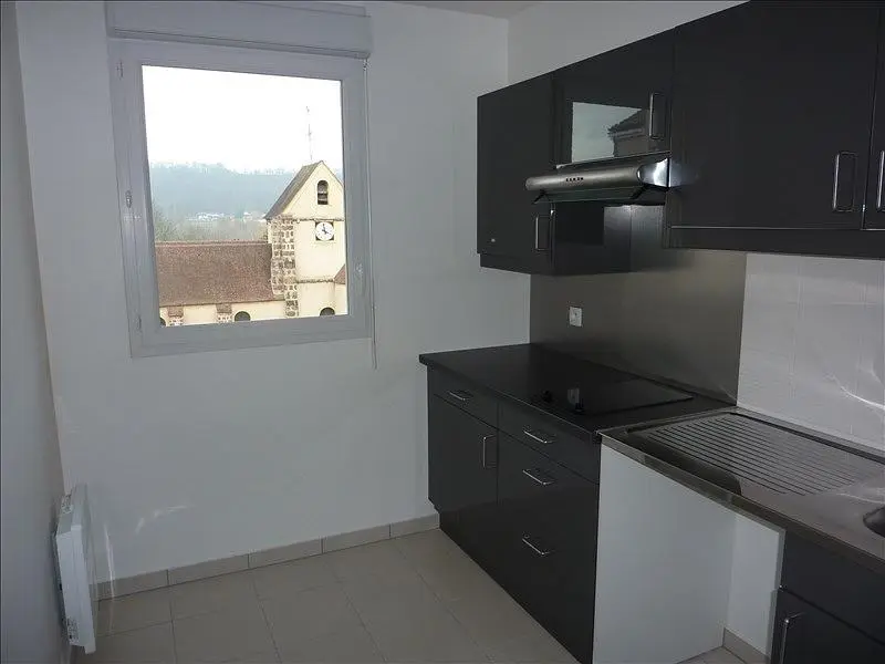 Cuisine; électroménager, parquet, lumière naturelle, style moderne