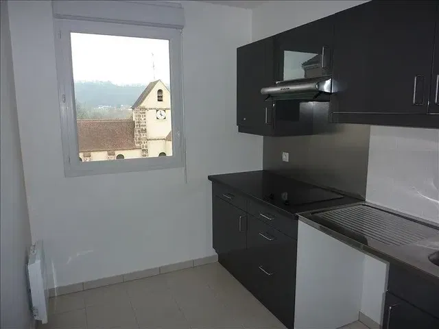 Cuisine; électroménager, parquet, lumière naturelle, style moderne