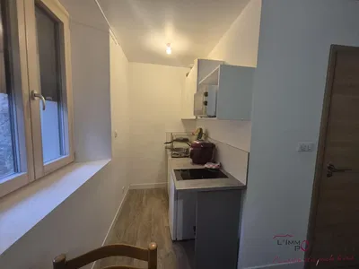 Küche; küchengeräte, holzboden, tageslicht, moderner stil