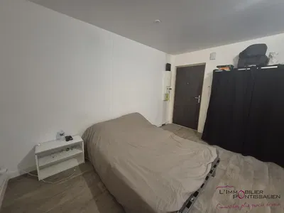 Küche; küchengeräte, holzboden, tageslicht, moderner stil