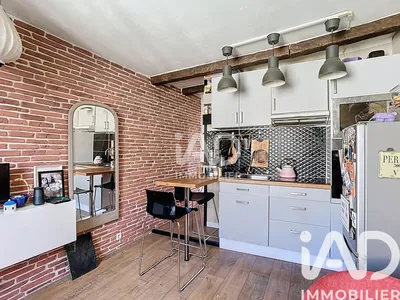 Küche; küchengeräte, holzboden, tageslicht, moderner stil