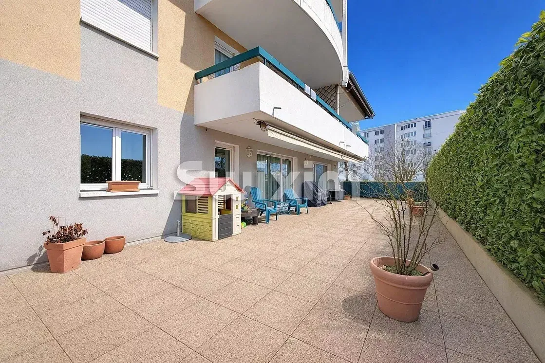 Kitchen; kitchen appliances, wood floor, natural light, modern style