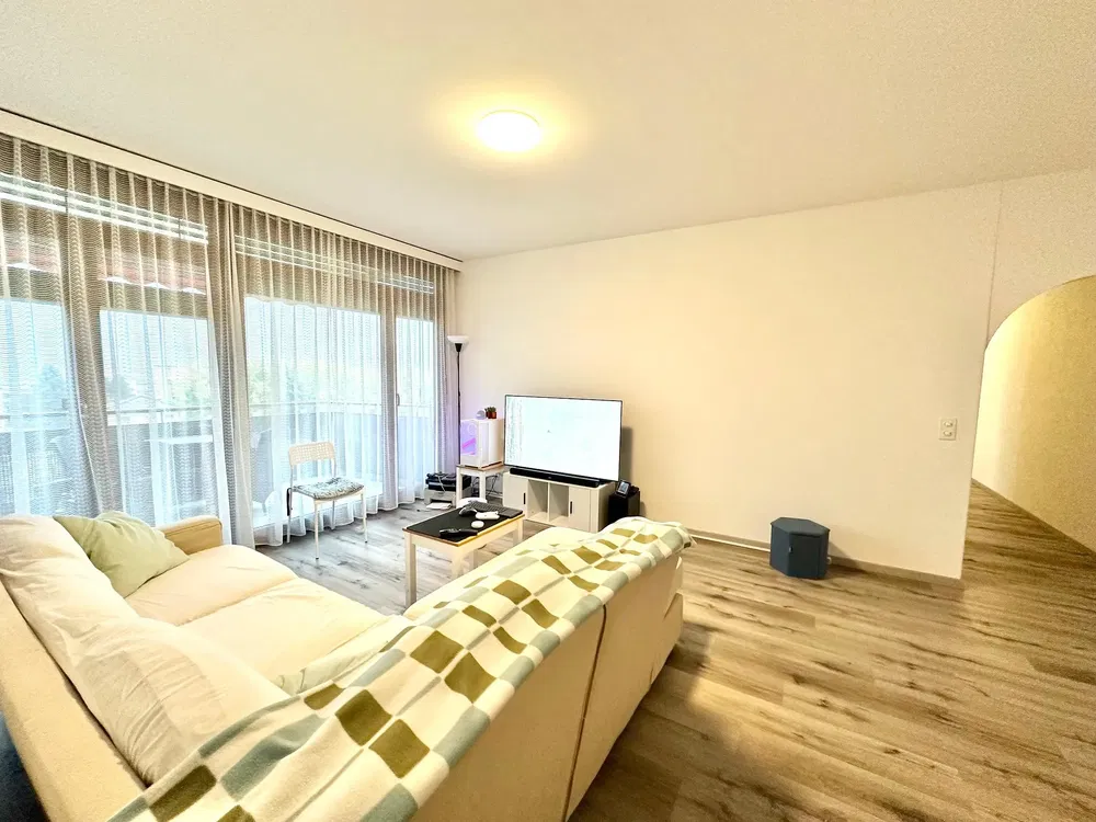 Küche; küchengeräte, fliesenboden, tageslicht, moderner stil