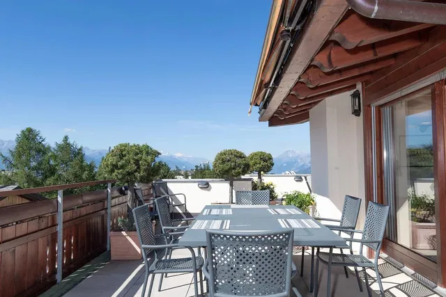 Wohnzimmer; holzboden, tageslicht, moderner stil