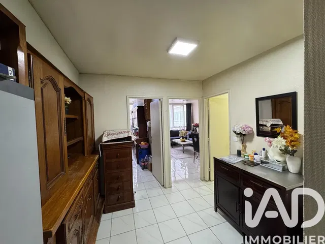 Cuisine; électroménager, parquet, lumière naturelle, style moderne