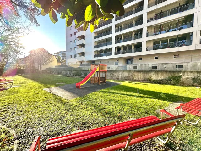 Küche; küchengeräte, holzboden, tageslicht, moderner stil